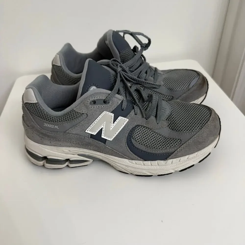 New Balance 2002R Sneakers Gray Boy's Sz 7 Casual Everyday Athleisure